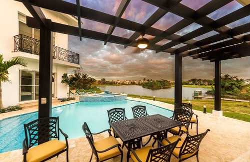 Bavaro Villa | Punta Cana 8 BR Luxury Golf-Lake Mansion + Bonus