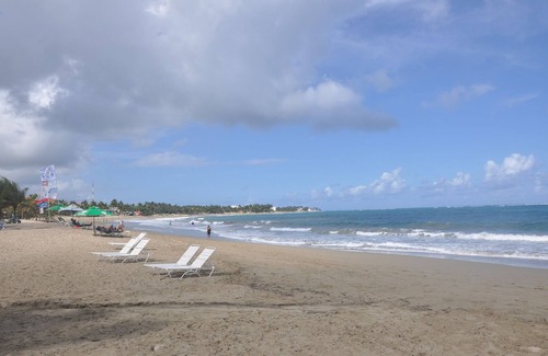 Los Cerros Apartment | Quiet studio on top of the hill, pool/Wi-Fi/cable TV.