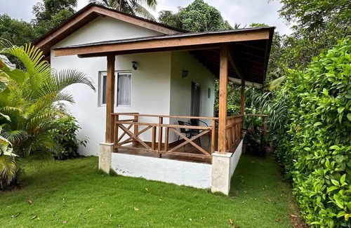 Sanchez Apartment | Relaxing Retreat: Bungalow with Jacuzzi and Pool n