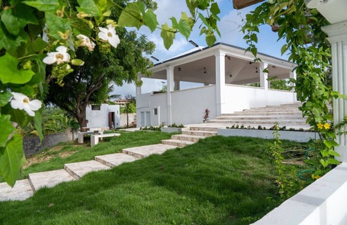 Santo Domingo House | Resort Oasis: Pool & Weddings
