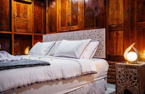 Celuk Bed & Breakfast | Rose luxury tropical eden forest view