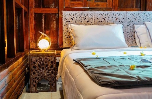 Celuk Bed & Breakfast | Rose luxury tropical eden forest view