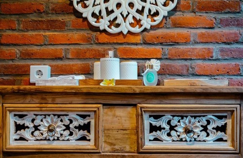 Celuk Bed & Breakfast | Rose luxury tropical eden forest view