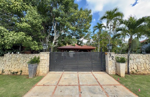 Casa de Campo Villa | Spacious Gated Casa de Campo 5-bedroom Villa w/Pool/Hot Tub and Hi speed WiFi