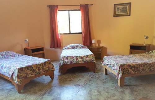 Cabarete Hostel | SURFER'S PARADISE - inexpensive dormitory beds steps from Encuentro beach