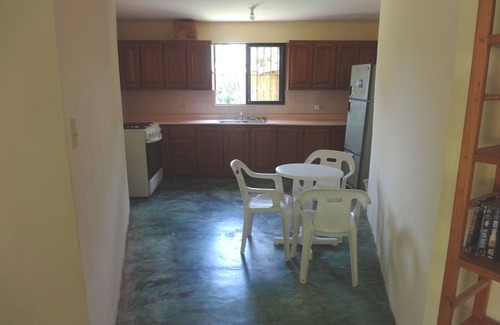 Cabarete Hostel | SURFER'S PARADISE - inexpensive dormitory beds steps from Encuentro beach