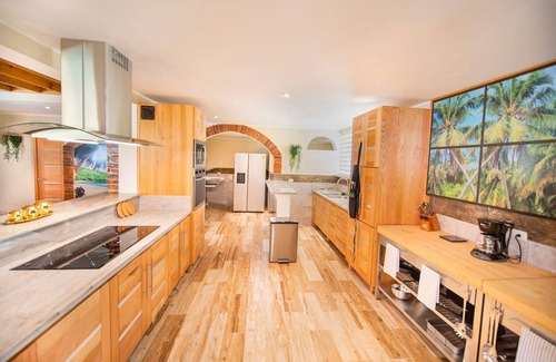 El Batey Villa | Top-class guest-friendly central villa with pool/basketball/gym/billiard/BBQ!