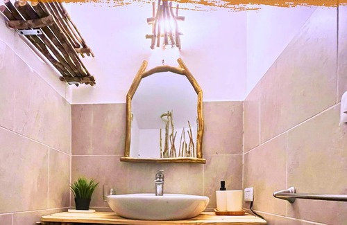Los Melones Hotel | Tribe Inn & Rooftop Lounge