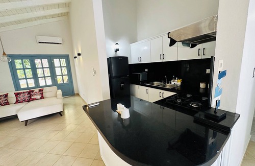 Playa Bibijagua Villa | TROPICAL VILLA FAMILIAR 2BR 3BTH Only 8 minutes walk to the sea