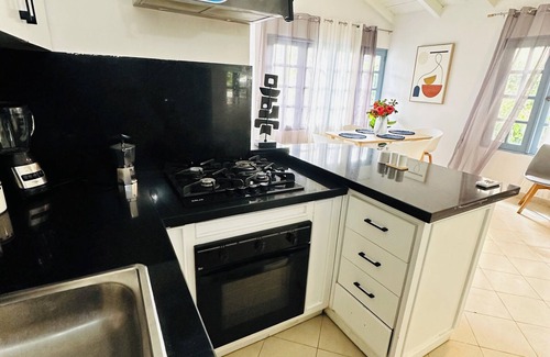 Playa Bibijagua Villa | TROPICAL VILLA FAMILIAR 2BR 3BTH Only 8 minutes walk to the sea