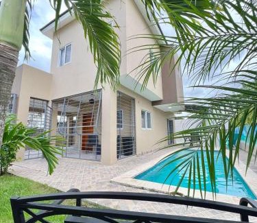 Munoz House | Villa MariposaModern&Lux Swimming Pool