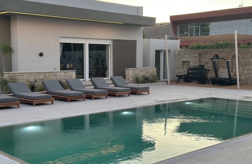 Heraklion Villa | Άνετη βίλα οικογενειακού μεγέθους με υδρομασάζ!
