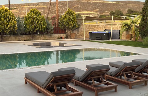 Heraklion Villa | Άνετη βίλα οικογενειακού μεγέθους με υδρομασάζ!