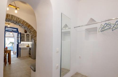 Exomvourgo House | Βόλτα Καλλονή studio (Volta Kalloni)