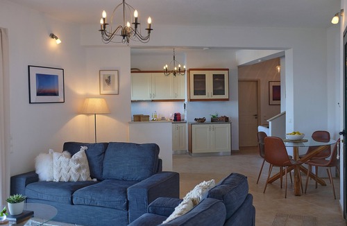 Agia Pelagia Chlomou Villa | Διώροφη Βίλα με Ιδιωτική Πισίνα BBQ & Playroom θέα στην θάλασσα