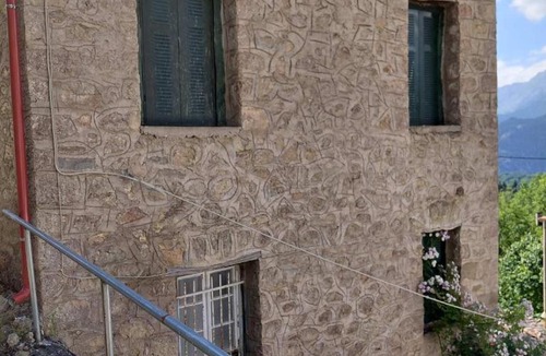 Mavrolitharion House | Η Αυλή του Βουνού House