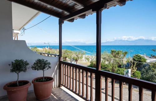 Kiato House | Μεζονέτα στο κύμα