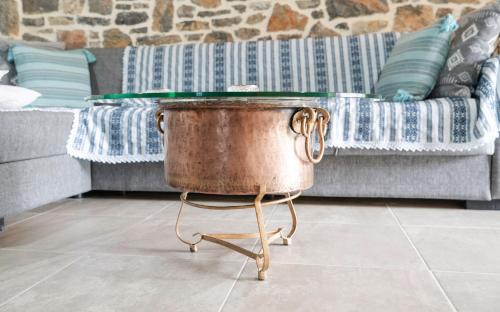 Kymi-Aliveri House | Πέτρινο Αλώνι