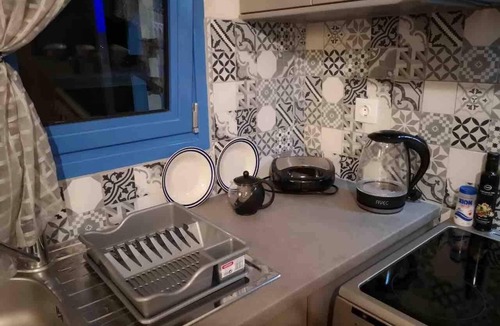 Massouri Apartment | 1 Bed Apt - Sleeps 2 - Free Parking - Sea View