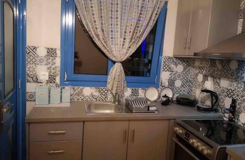 Massouri Apartment | 1 Bed Apt - Sleeps 2 - Free Parking - Sea View