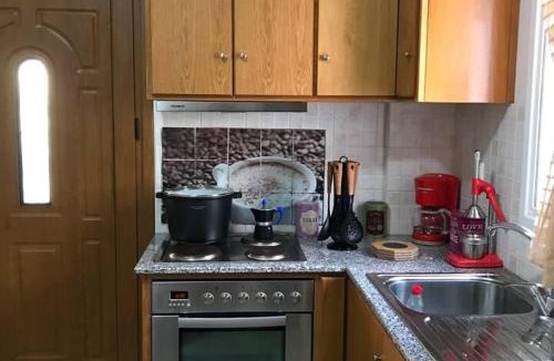 Massouri Apartment | 1 Bed - Sleeps 2 - Private Balcony - Free Parking