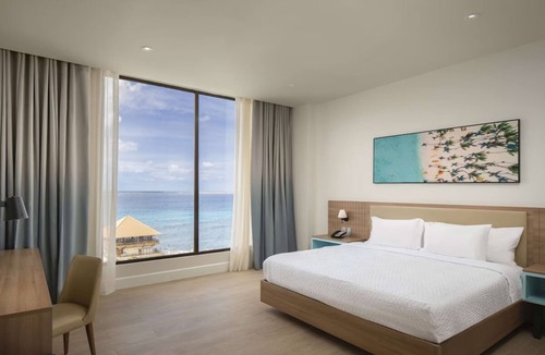 La Romana Hotel | 1 Bedroom Suite w/Ocean View Balcony, Outdoor Pool, Beach Access & Free Parking