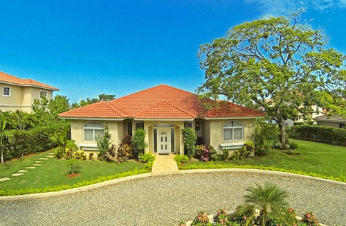 Urbanizacion Tavarez Villa | 10-bedroom, 10-bathroom complex, 2 private pools, BBQ/cable TV/WiFi/AC