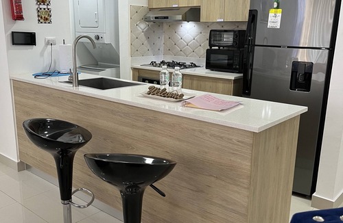 Punal Apartment | 10Min. Del Aeropuerto apt.picina aire wifi 24H seguridad patio de juegos parqueo