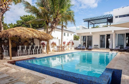 Los Cerros Villa | 11BD complex w/pool & parking, steps from the beach
