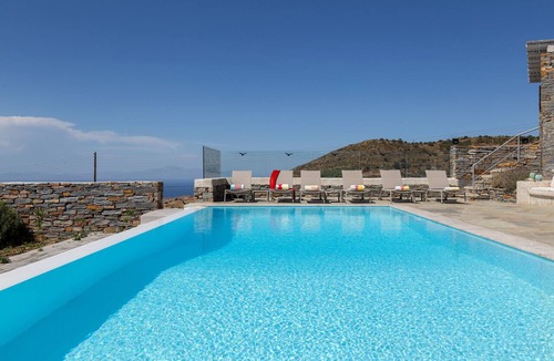 Ioulida Villa | 14 bedroom accommodation in Ioylis