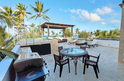El Cortecito Condo | 14BR Spacious Multi-Unit Retreat with Rooftop Plunge Pool - Walk to Beach +Bonus