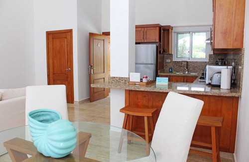 Playa Chiquita Apartment | 1BD guest-friendly condo in beachfront resort, pool/gym/tennis/basket