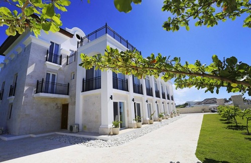 Playa Chiquita Apartment | 1BD guest-friendly condo in beachfront resort, pool/gym/tennis/basket