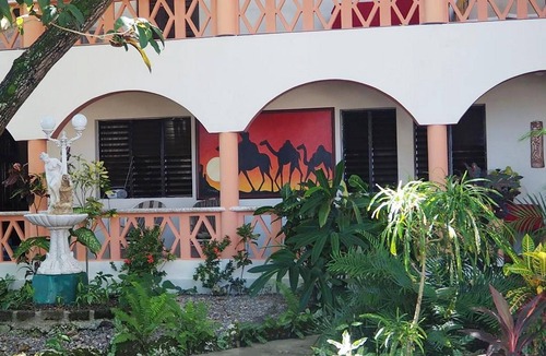 La Esplanada Apartment | 1BD guest-friendly condo, pool/Wi-Fi/cable TV, near shops/beaches