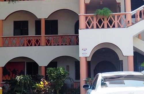 La Esplanada Apartment | 1BD guest-friendly condo, pool/Wi-Fi/cable TV, near shops/beaches