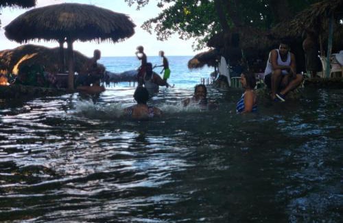 Paraiso Apartment | 2 Bdrm, 1 Bath, Wifi, Near River and Beach,4L