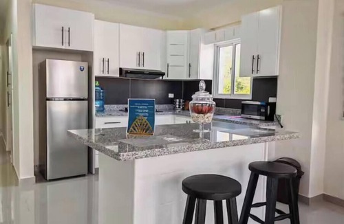 Paraiso Apartment | 2 Bdrm Apt near River and Beach, Wifi, Mount Views