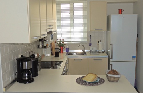 Plaka Villa | 2 bedrooms, panoramic views, shared pool. Walking distance to beach & tavernas.