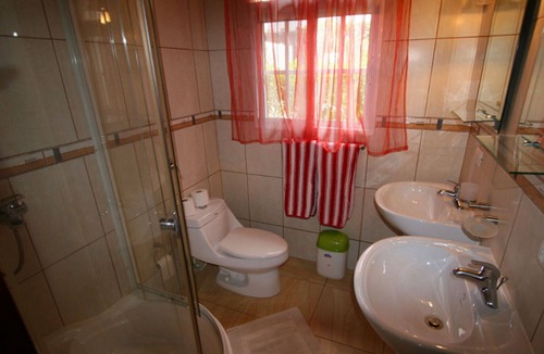Cabarete Villa | 2BD/2BTH villa near beach and shops, with parking/cable Television/Internet