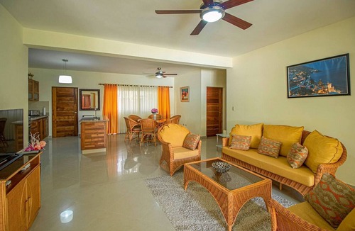 ProCab Apartment | 2BD groundfloor apt in central Cabarete, steps from beach, pool/cable TV/WiFi/AC