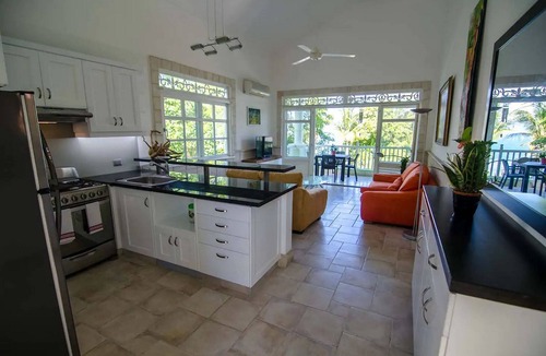 El Batey Apartment | 2BD guest-friendly apartment on sandy beach, near shops&restaurants!