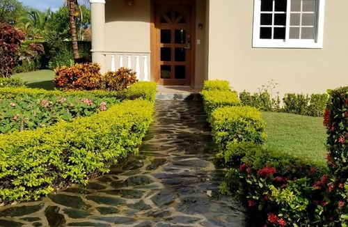 Urbanizacion Tavarez Villa | 2BD villa, private pool, tennis/basket/football courts, steps from beaches/shops