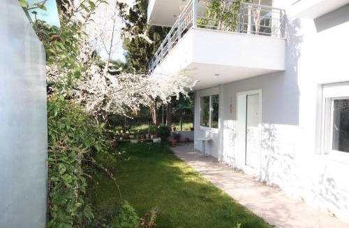 Marousi Apartment | 2BDR Park View Apt - 130m2 & Private Patio
