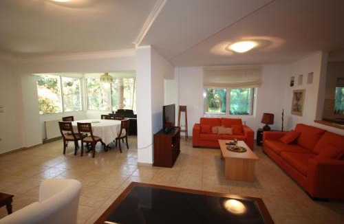 Marousi Apartment | 2BDR Park View Apt - 130m2 & Private Patio