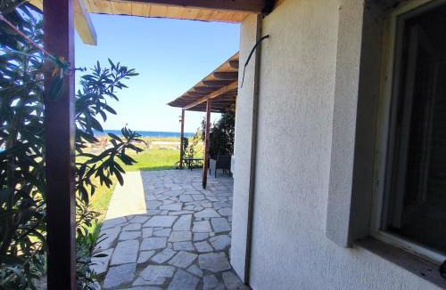 Samothrace House | 2BR Beachfront Home Sea & Mountain View