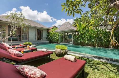 Central Seminyak Villa | 2BR Cosmopolitan Villa Near Seminyak Beach #family