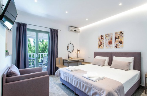Koukounaries Apartment | 3 Goddesses