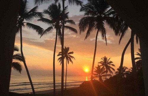 ProCab Apartment | 3BD/3BA beachfront condo with sea views, near shops/bars