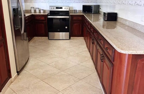 Urbanizacion Tavarez Villa | 3BD/3BA central villa w/pool, parking & sports courts