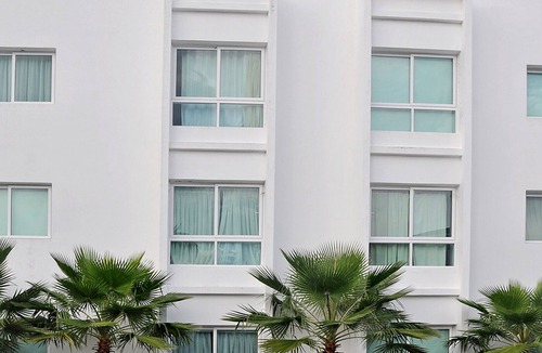 Sosua Apartment | 3BD beachfront condo, sea views, pool/cable TV/AC/Parking/Internet